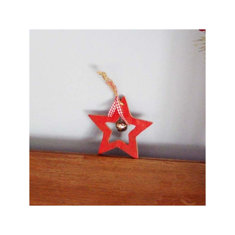 Red star wooden ornament