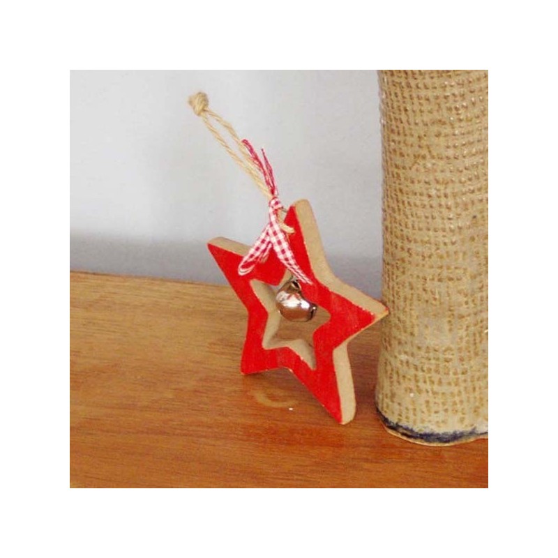 Red star wooden ornament