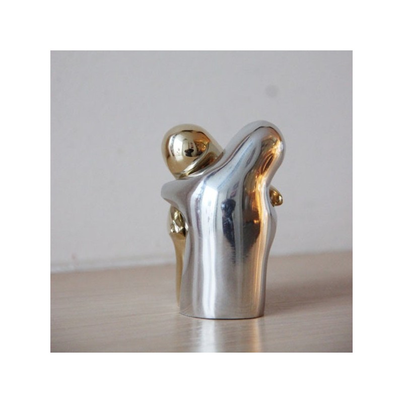 Embracing couple metal sculpture