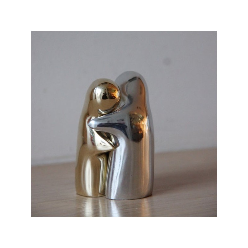 Embracing couple metal sculpture