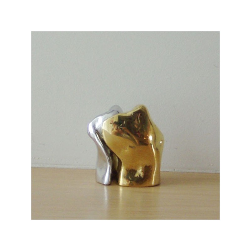 Embracing couple metal sculpture