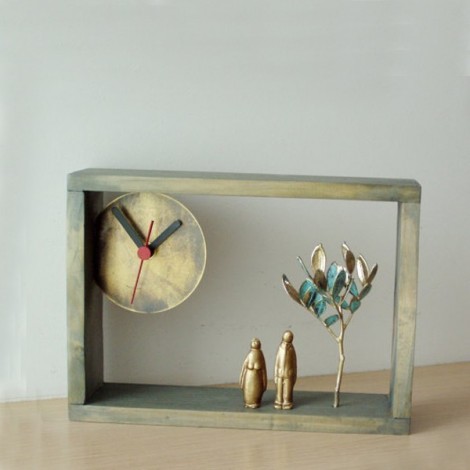 Man woman sculpture, wooden frame clock with brass dial, brass figures and electroplated schinus tree 2