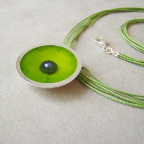 Green silver and resin necklace, round resin and silver pendant with blue pearl and green background 2