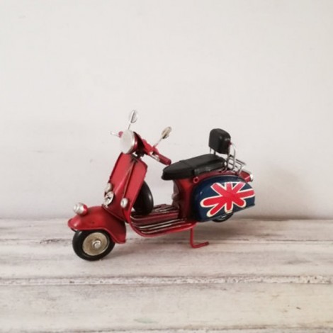 Red Vespa scooter miniature with British flag, collectible, pink Vepsa scooter, tin and rubber scooter miniature with Union Jack 2