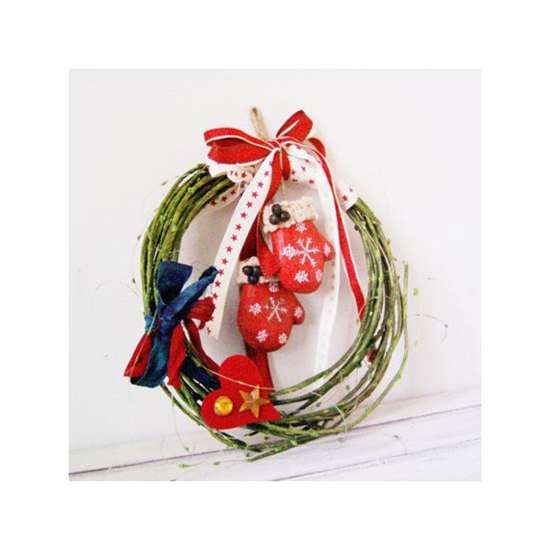 Mittens winter wreath, wooden, Christmas wreath with felt heart and silk ribbons, furry mittens with snowflakes on green wreath