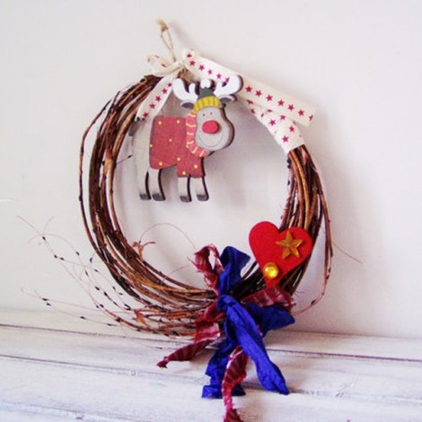 Reindeer Christmas wreath, smiling reindeer wreath with stars ribbon and red felt heart, brown vine 2