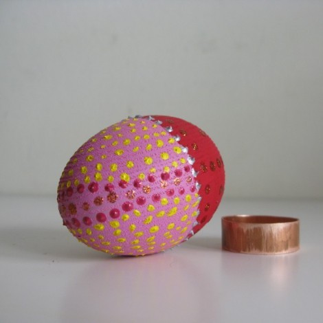 Wooden Easter egg, red-pink easter egg, rustic Easter egg on copper base 2