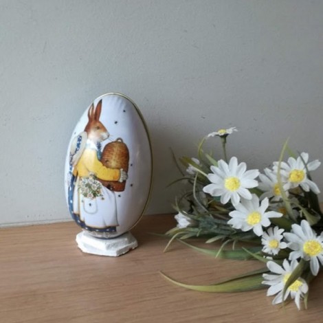 Easter egg box, metal tin box with an antique Easter illustration, Easter bunny carrying yellow egg, Easter collectible 2