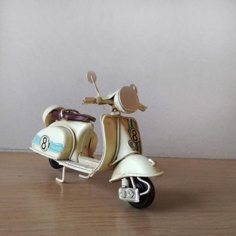 White scooter miniature, metal scooter in cream white, retro collectible Italian style scooter, retro cream scooter bike 2