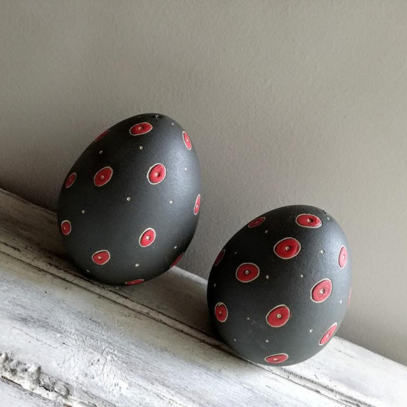 Grey Easter eggs, red and grey, ceramic, Easter eggs
