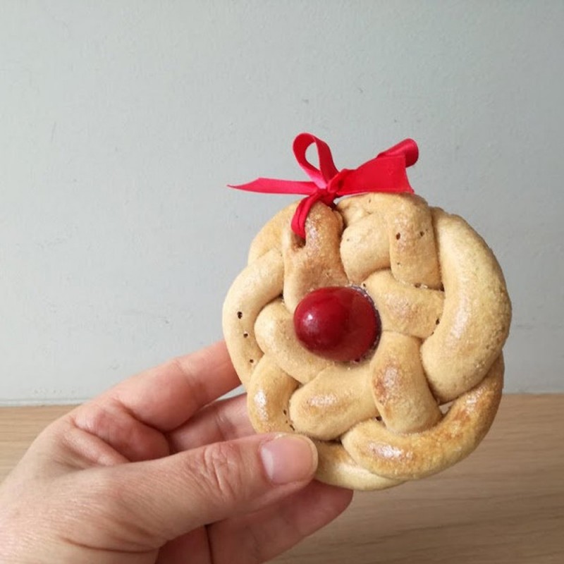 Greek Easter breads, Greek koulourakia decor
