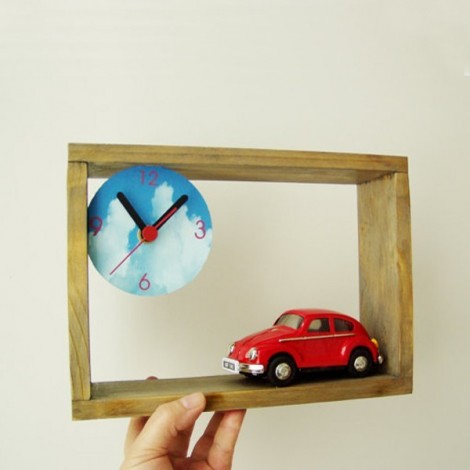 Wooden clock with Fiat car...