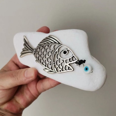 Metal fish paperweight, white marble stone with alloy fish figure and blue eye