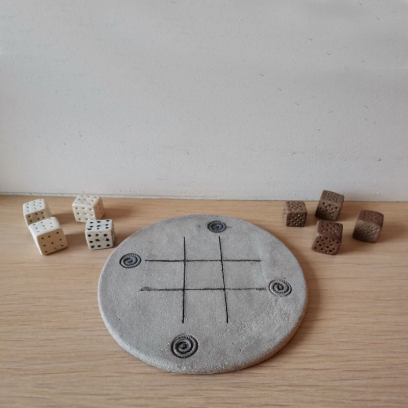Tricolor tic tac toe sculpture, noughts and crosses set with cube pawns