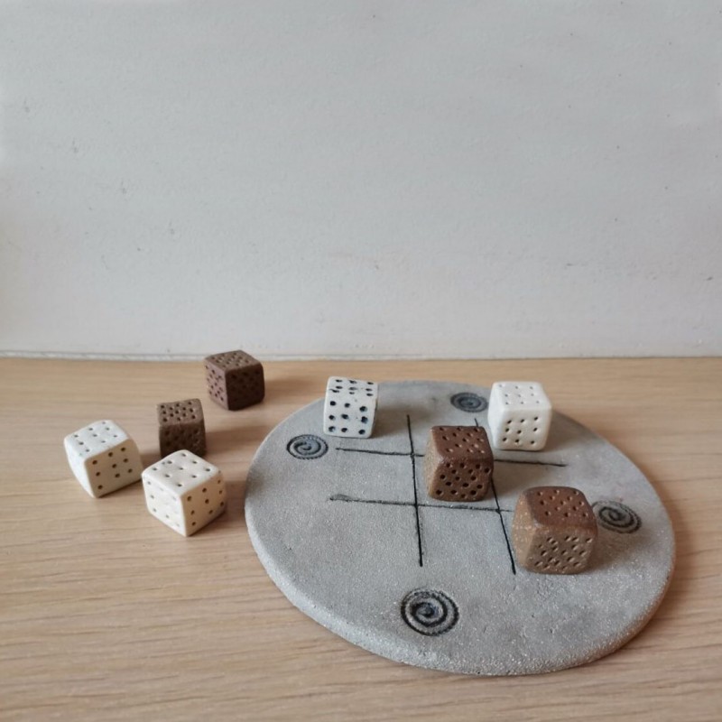 Tricolor tic tac toe sculpture, noughts and crosses set with cube pawns