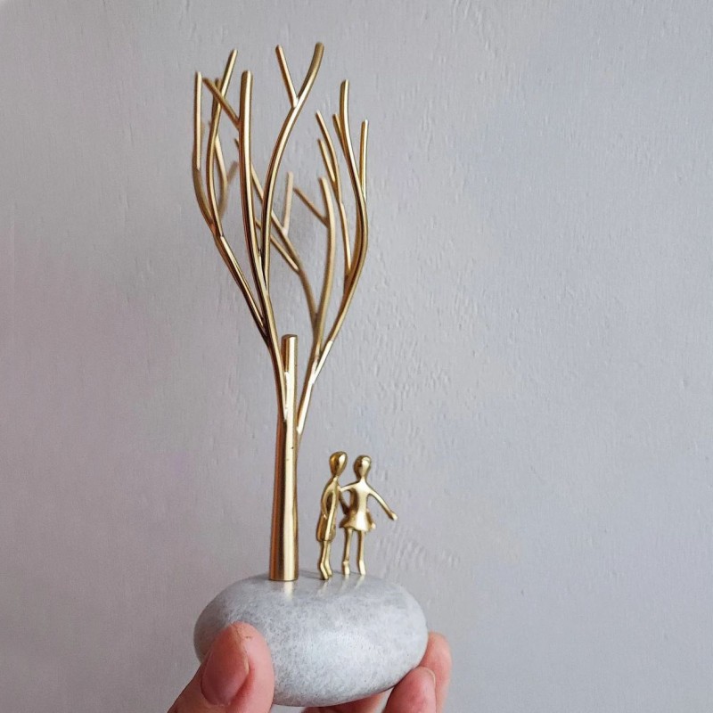 Boy and girl sculpture, metal sculpture of couple under tree, lovers under tree sculpture