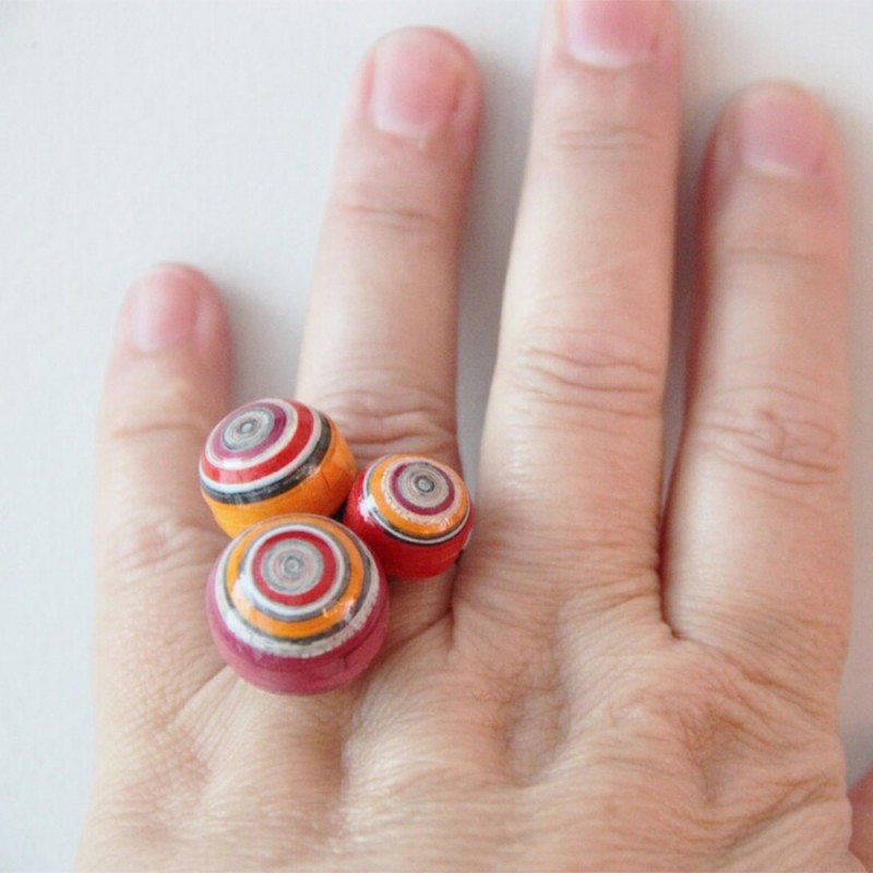 Colourful spheres ring