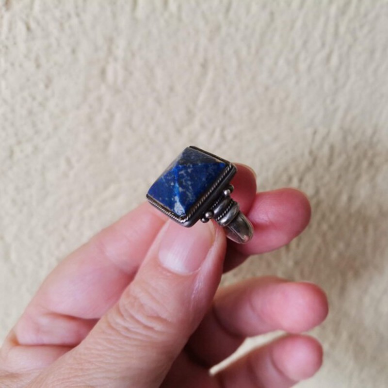 Pyramid lapis lazuli ring