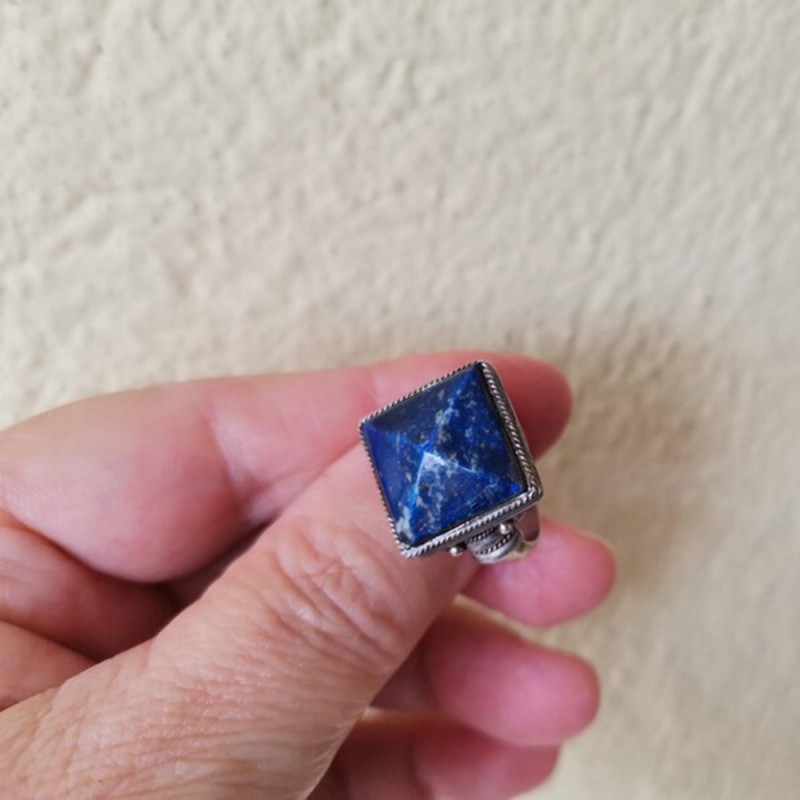 Pyramid lapis lazuli ring