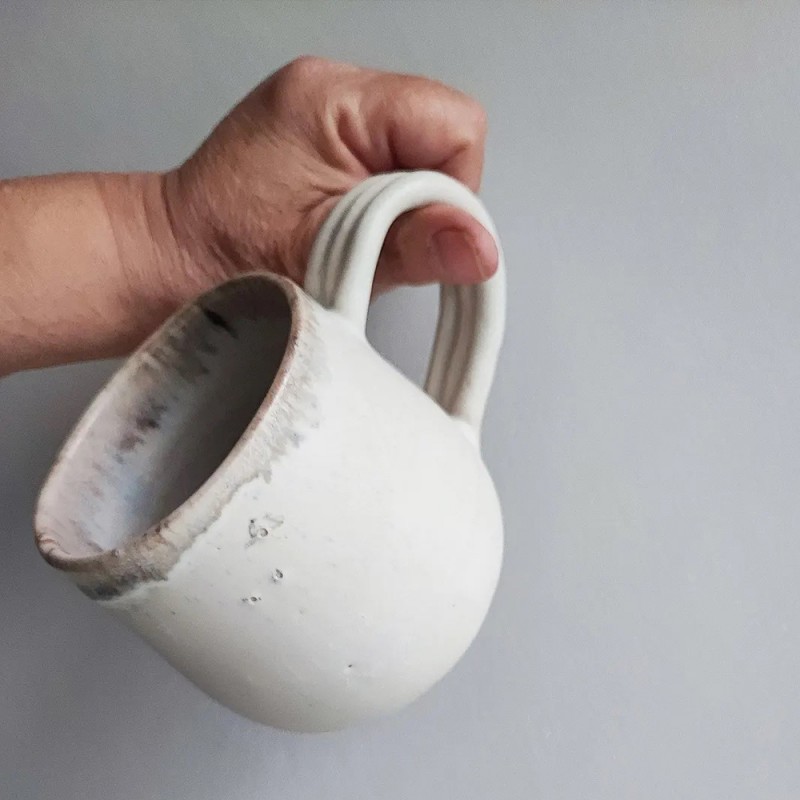 Beige coffee mug, 15x10 cm.