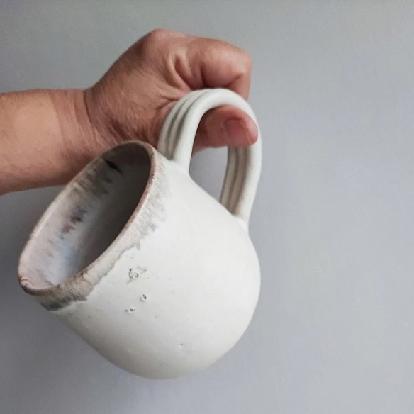 Beige coffee mug, 15x10 cm.