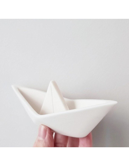 Porcelain paper boat, 16X6 cm.