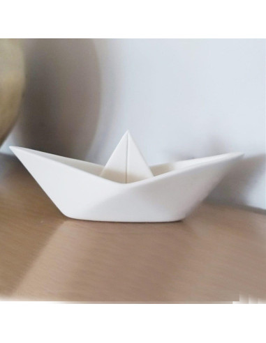Porcelain paper boat, 16X6 cm.