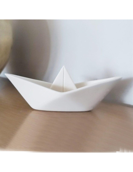 Porcelain paper boat, 16X6 cm.