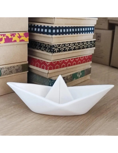 Porcelain paper boat, 16X6 cm.