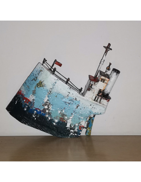 Wooden boat sculpture, 18χ13 cm.
