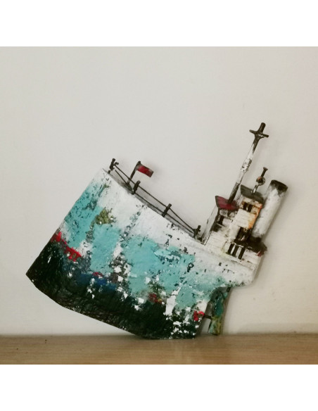 Wooden boat sculpture, 18χ13 cm.
