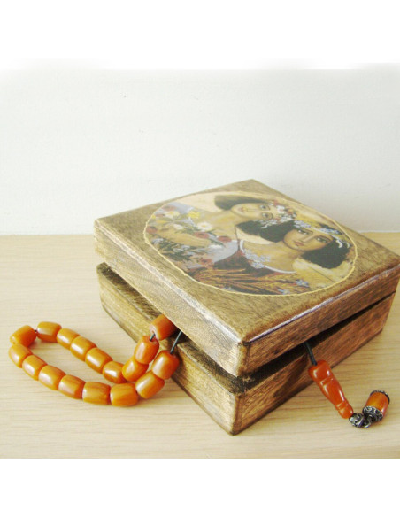 Romantic wooden box, 15x15 cm.