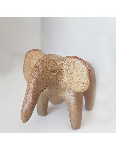 Ceramic elephant sculpture, 10 x 7,50 cm.