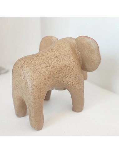 Ceramic elephant sculpture, 10 x 7,50 cm.