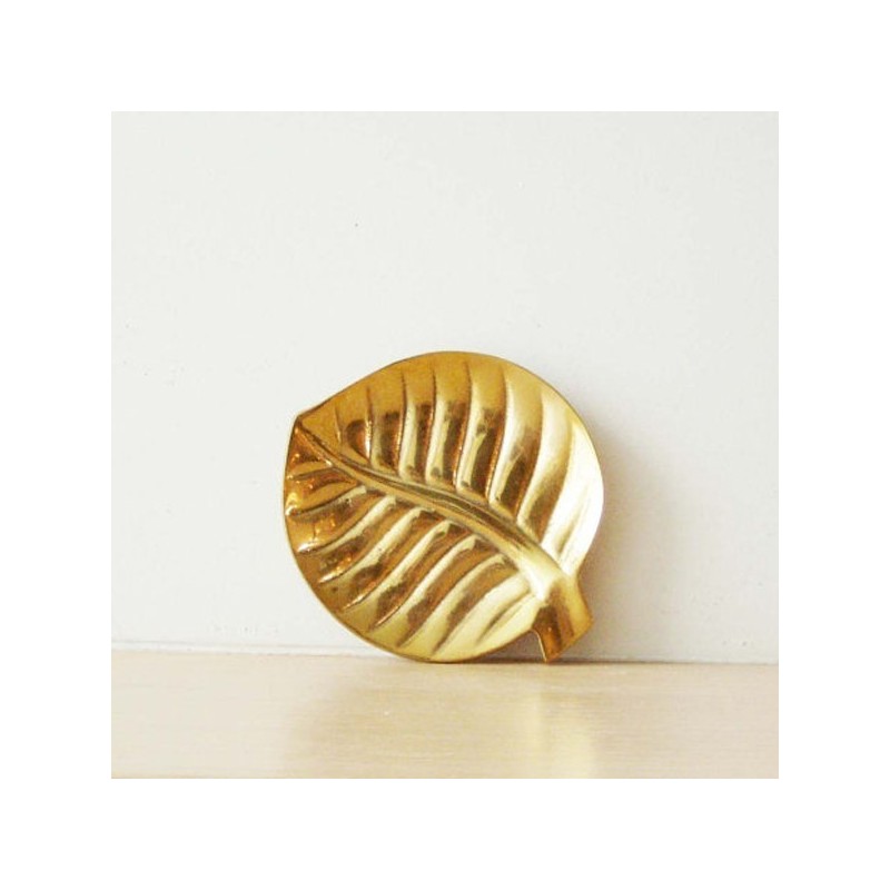 Small brass leaf plate/bowl, card...