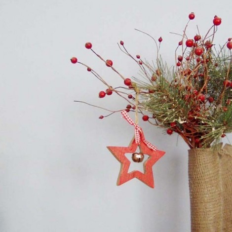 Red star wooden ornament