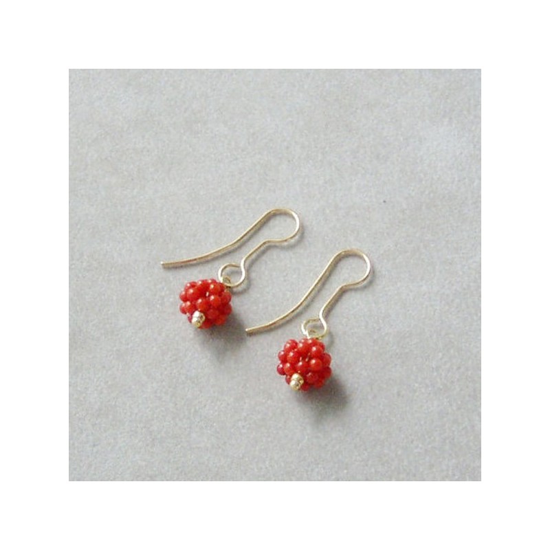 Dangle coral and gold earrings.