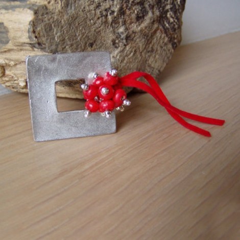 Silver square brooch with red beads bouquet and red alcantara ribbon. 2