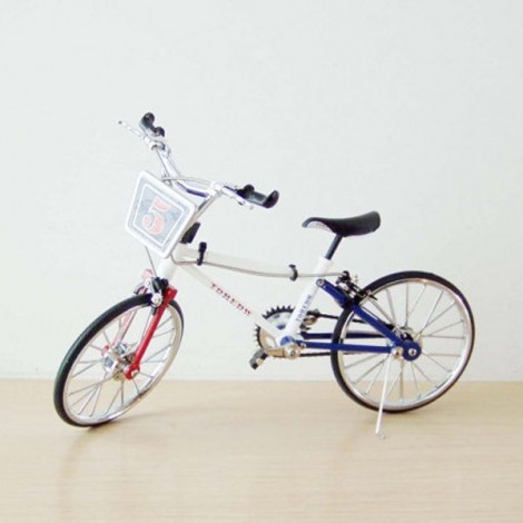 Κόκκινο και μπλέ mountain bike 2